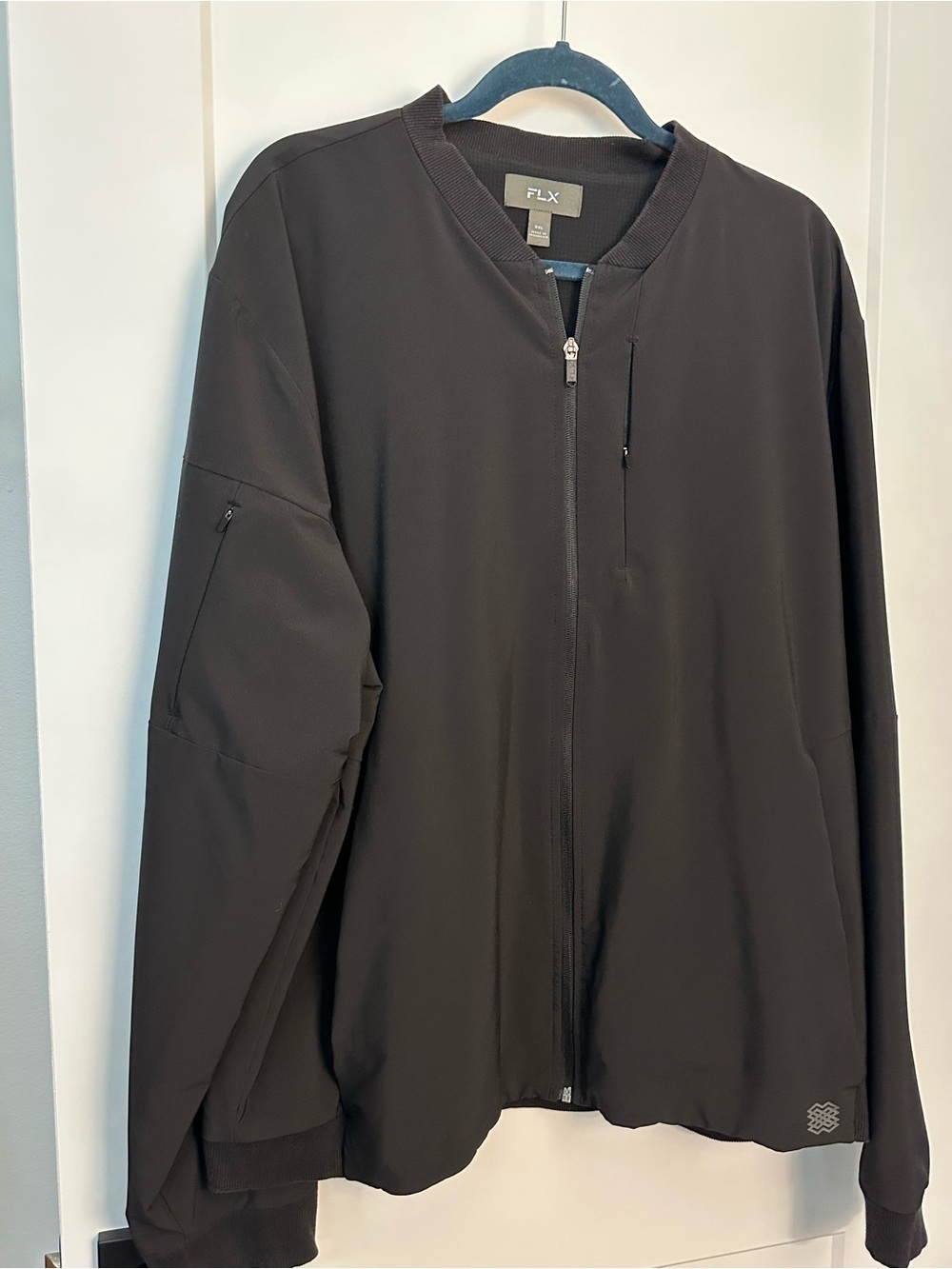 Great for spring! Men’s dressy black bomber jacket by FLX. Size XXL.